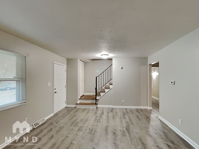 1853 Tamarack Ct N