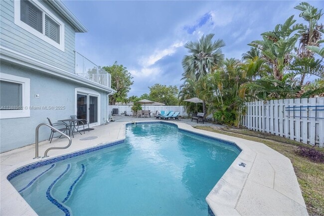Photo - 1690 NE 25th Ave