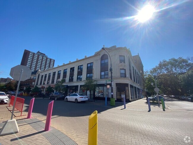 Building Photo - Large Studio! Near Red Line & Lake! Unit 321 Rental