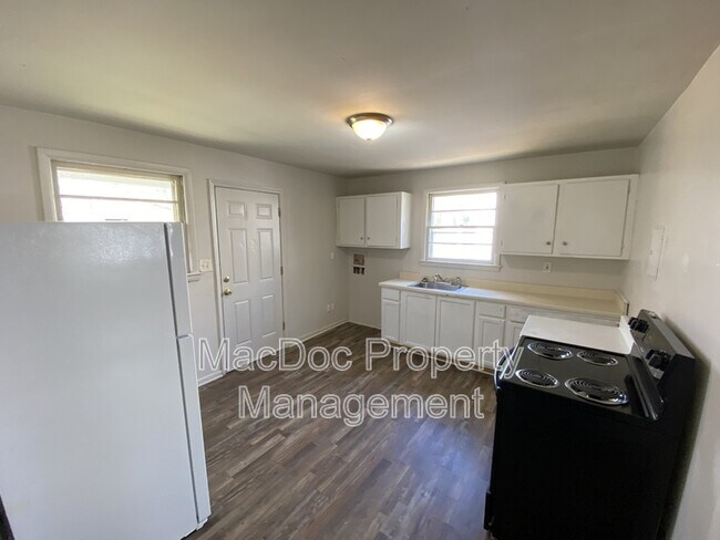 Photo - 209 Frazier St