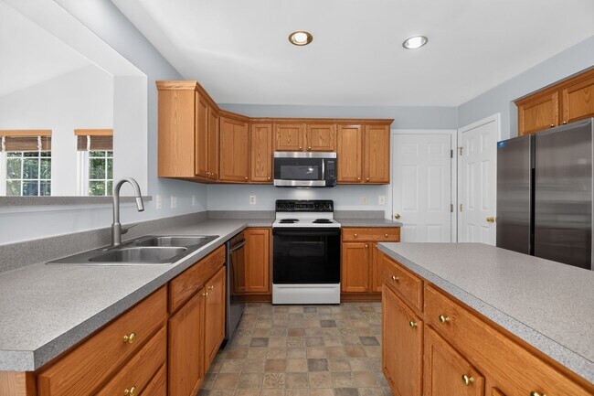 Photo - Meticulously maintained & spacious 4 Bd/2 full & 2 half bath home  Home in Dawson's Landing - Pet...