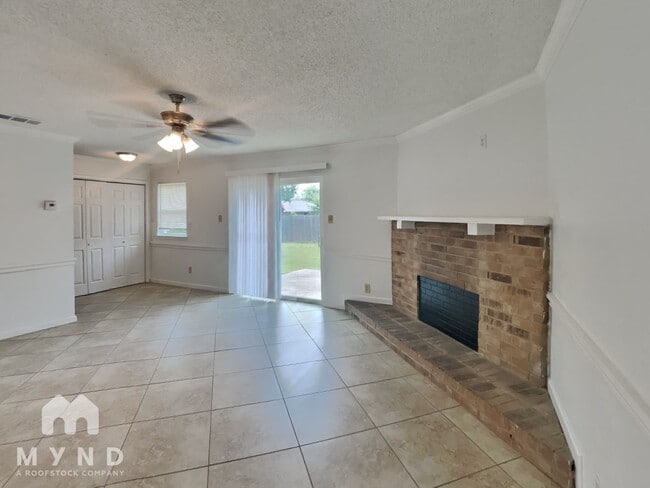 Photo - 709 Croydon Dr