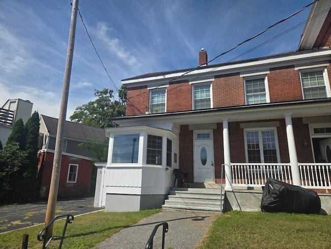 Building Photo - 80 Grove St Unit 6