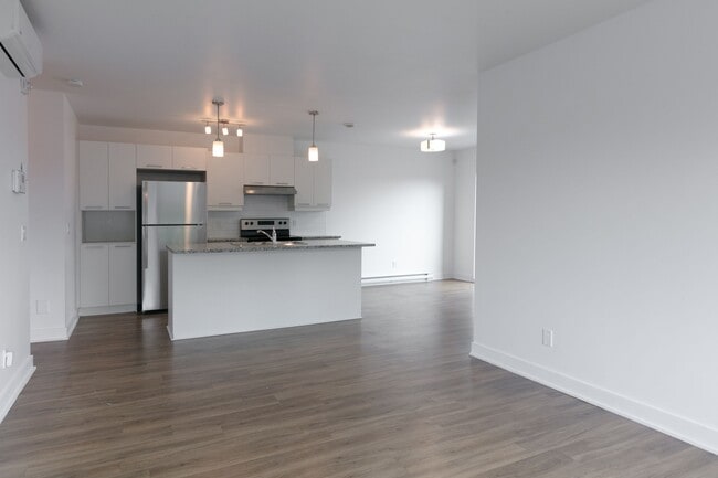 Photo - 1800 Rue Victoria Unit 205