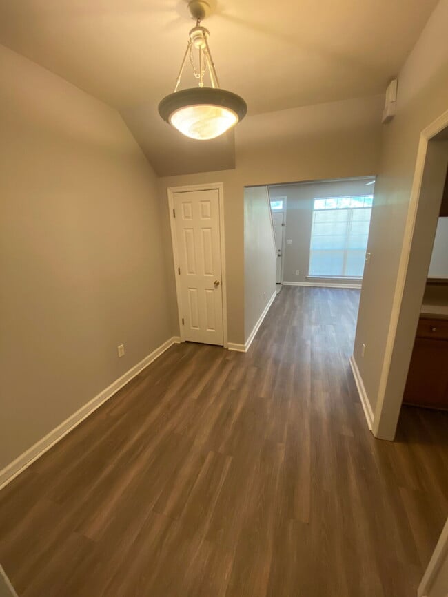 Photo - Lovely Three bedroom/two bath townhouse off Blairstone Road! Unidad #2