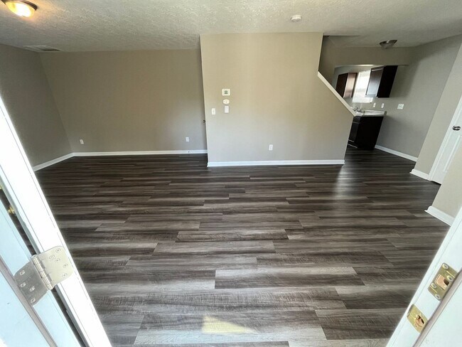 Photo - 468 W Kemper Rd