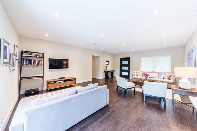 Photo - 1315 San Ignacio Ave