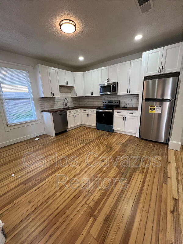 Building Photo - 5107 Columbia Ave Unit C