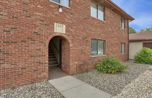 Building Photo - 1303 Brian Pl