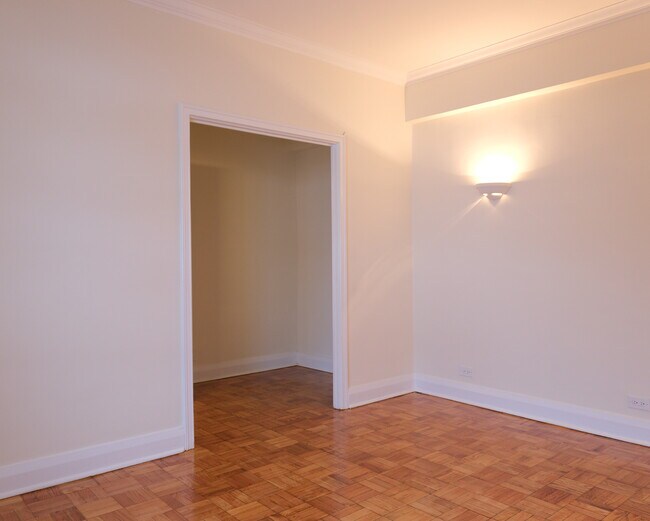 Photo - Du Maurier Apartments