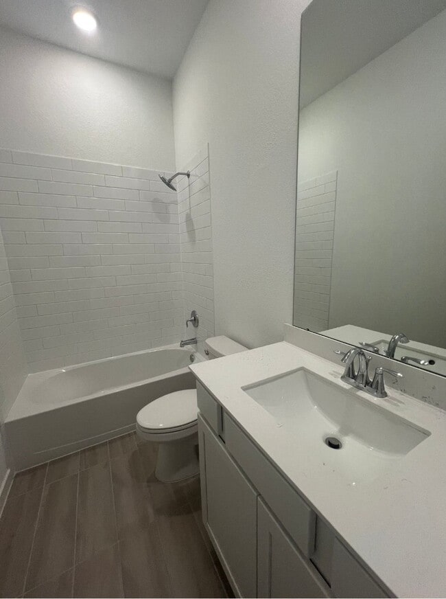 Photo - 4504 Centennial Ridge Dr