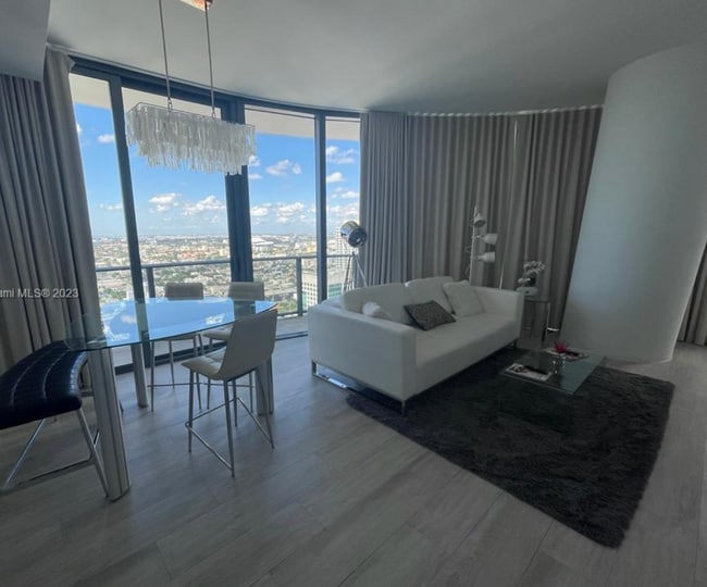 Remarks: Enjoy stunning Skyline and Bay vi... - Remarks:	Enjoy stunning Skyline and Bay vi... House