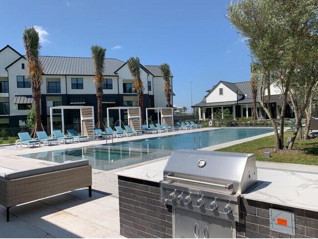 Photo - 14199 I-35 Unidad b9