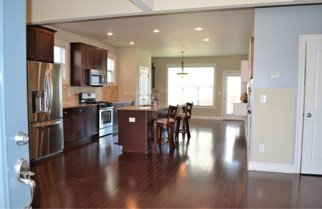 Photo - 967 Wolfe Ln NW