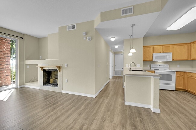 Photo - $1,695.00 - $500 OFF First Month Rent -  2... Unidad #3-102