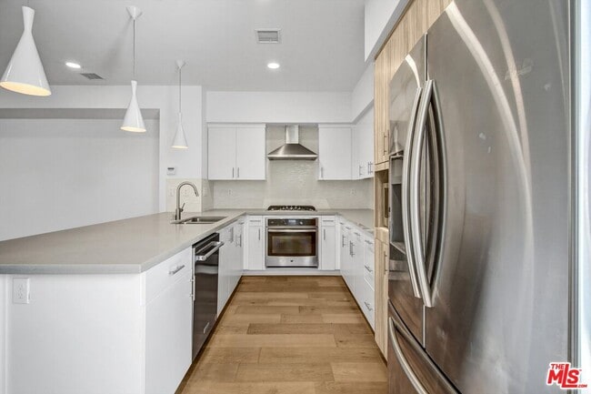 Photo - 1240 Gordon St