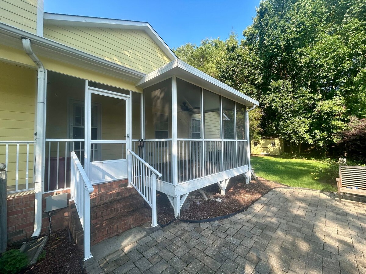 Photo - Newly renovated 3 bedroom with fenced yard and screened porch!