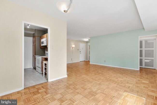 Photo - 4740 Connecticut Ave NW Unidad 414