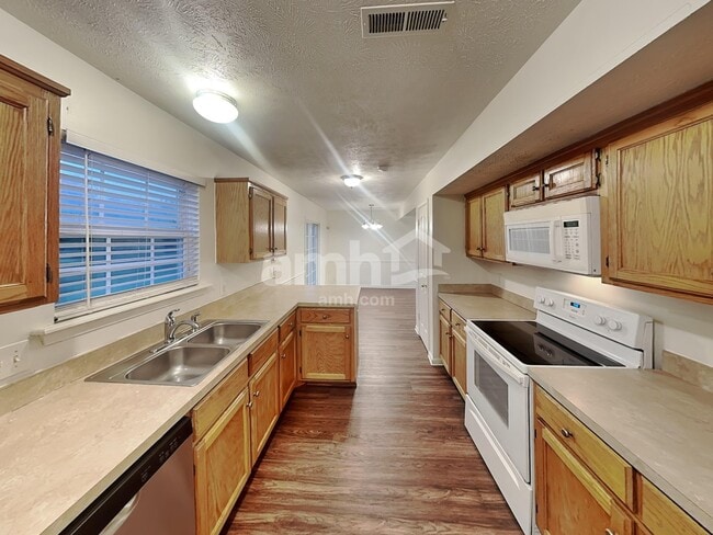 Photo - 7024 Legacy Dr