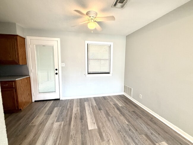 Photo - 427 Locust St NW