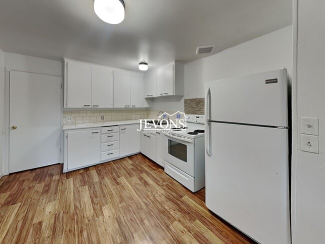Photo - Charming 2-bedroom apartment just minutes from Pritchard Island Beach, with easy access to I-5 Unit 8330