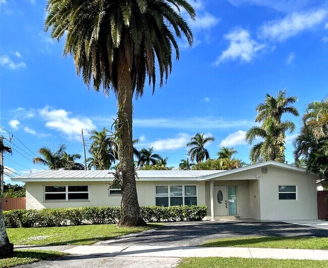 Building Photo - Hollywood Home