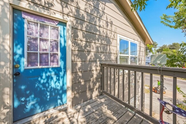 Building Photo - 933 Park Plaza Dr Rental