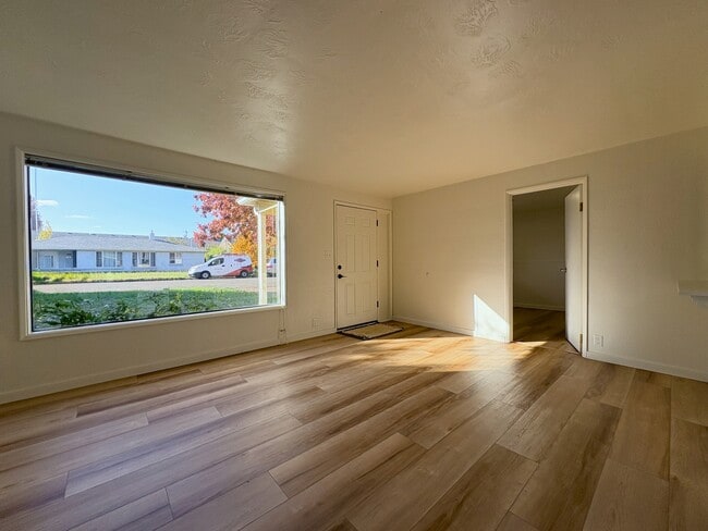 Photo - 2835 Pearl St