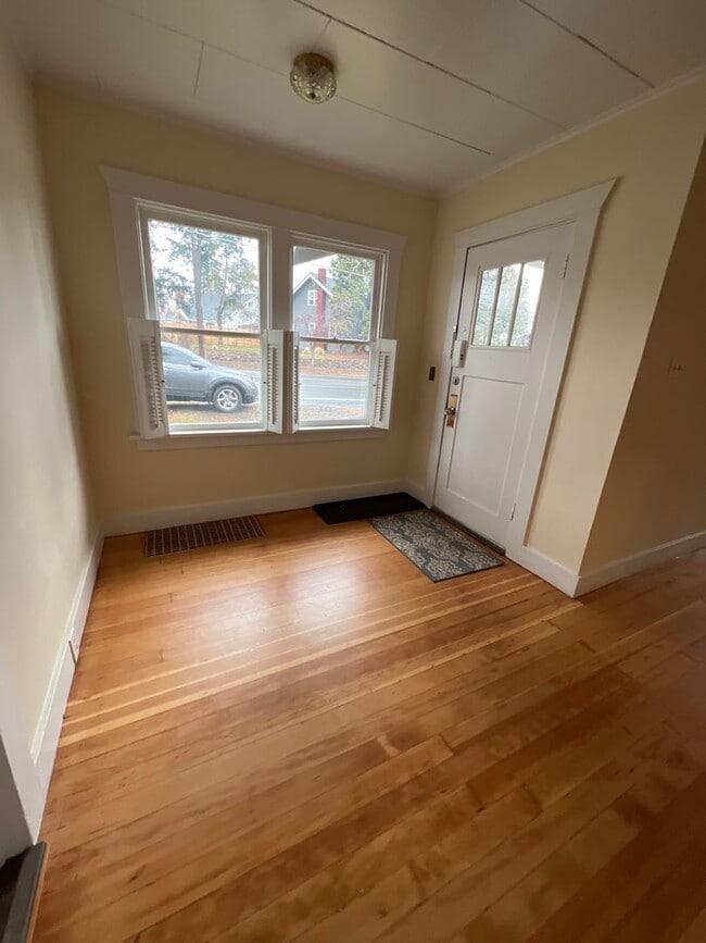 Photo - Remodeled DOWNTOWN Bend House, Newer Flooring/Paint/Appliances, Gas heat, Small Garage, Fenced Yard