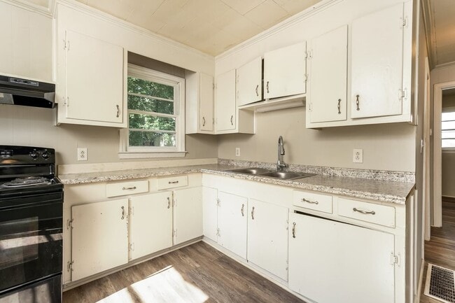 Photo - 1006 E Devonshire St
