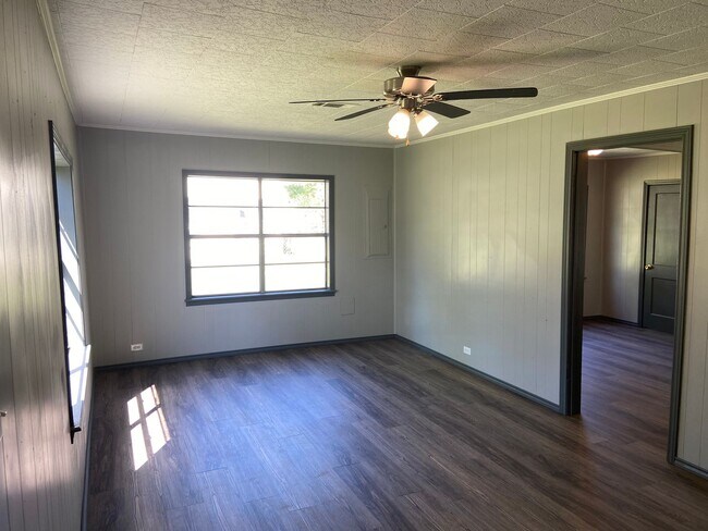 Remodeled Unit Available Now! - Remodeled House Unit Available Now!