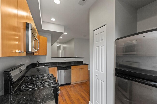 Photo - 7717 N Marshfield Ave Unidad 2