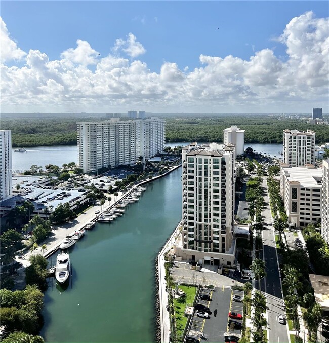 Photo - 15901 Collins Ave Unidad 2305 Rental