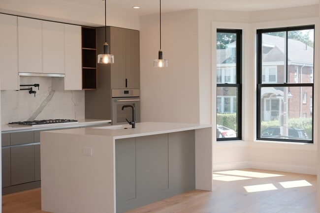Building Photo - 201 Washington St Unit 1