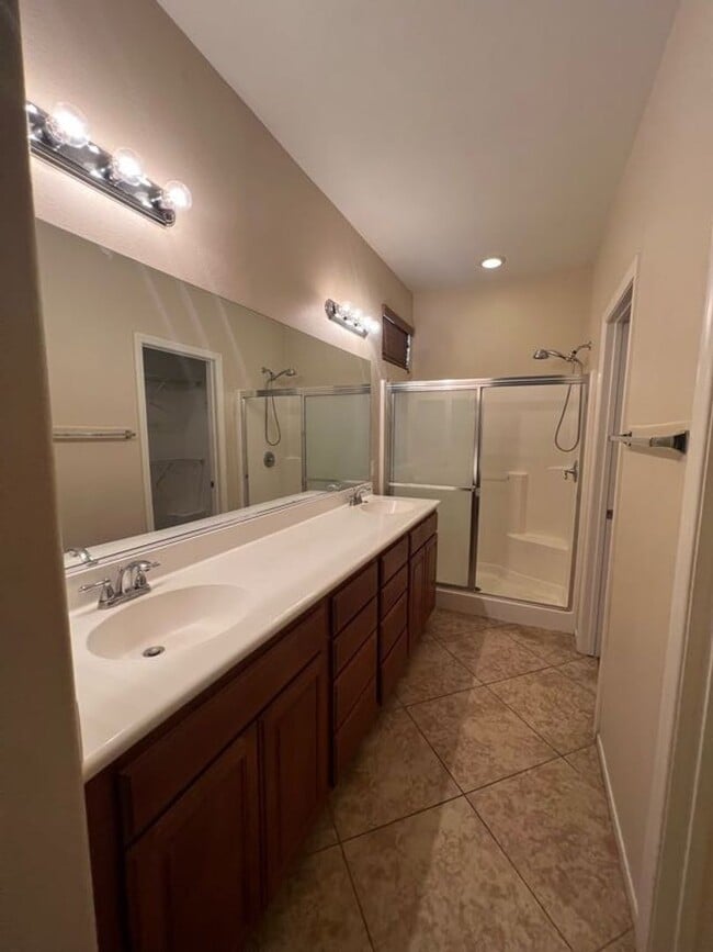 Photo - Luxury Living In San Jacinto-Granite count...