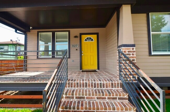 Photo - 1127 Hammock St