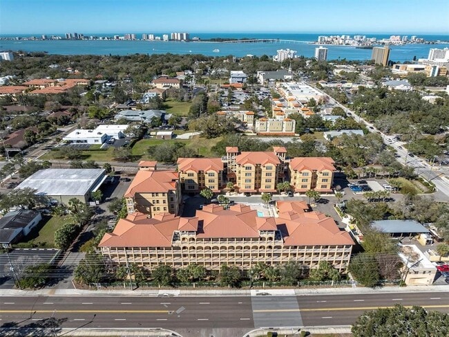 Building Photo - 642 Wells Ct Unit 402