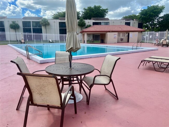 Photo - 3199 Foxcroft Rd Unidad 113