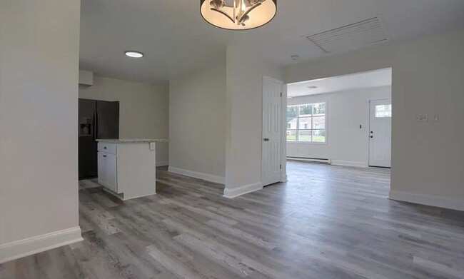 Photo - 1140 Loop Dr