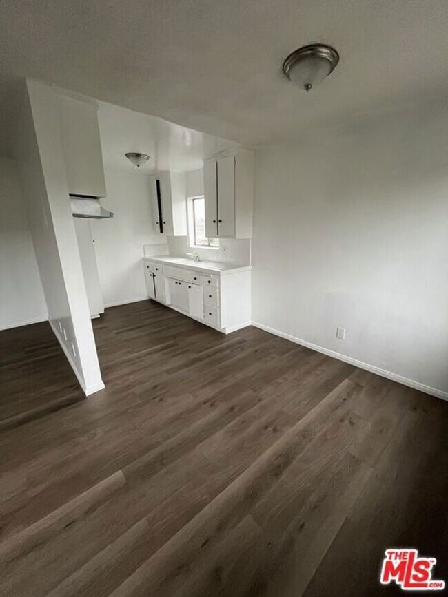 Photo - 825 E 28th St Unit 5