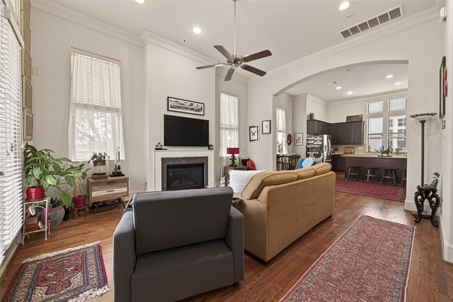 Photo - 3217 Maxroy St