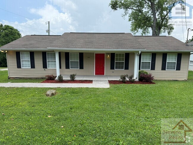 Building Photo - 1427 Lantana Ln NW Rental