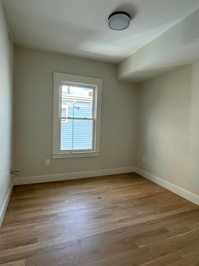 Photo - 208 Banks St Unit 1