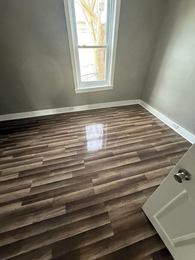 Photo - 660 N Yewdall St