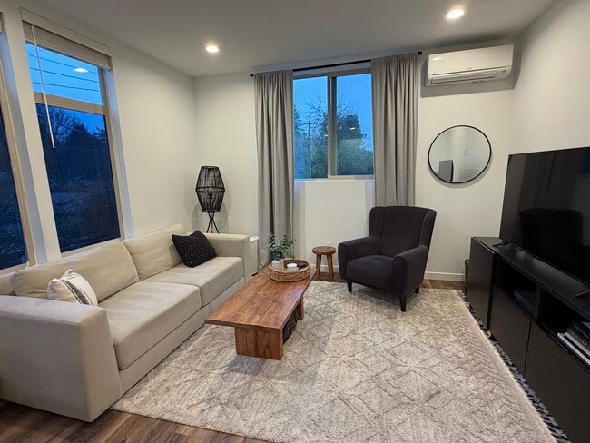 Photo - 5455 25th Ave SW