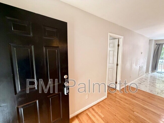 Photo - 152 Chatham Cir