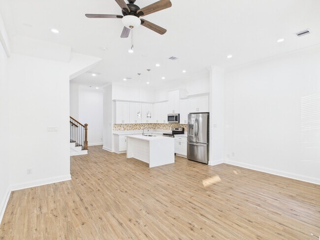 Building Photo - 4619 Stassen St