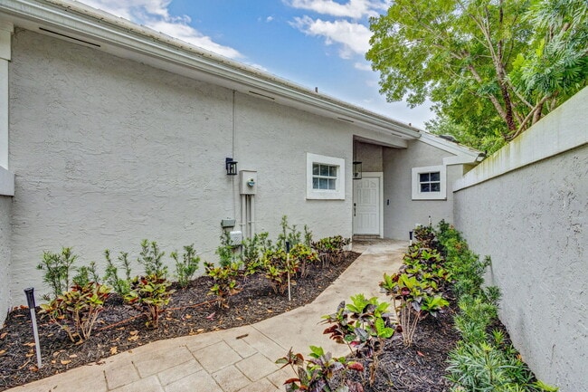 Photo - 7 Wyndham Ln