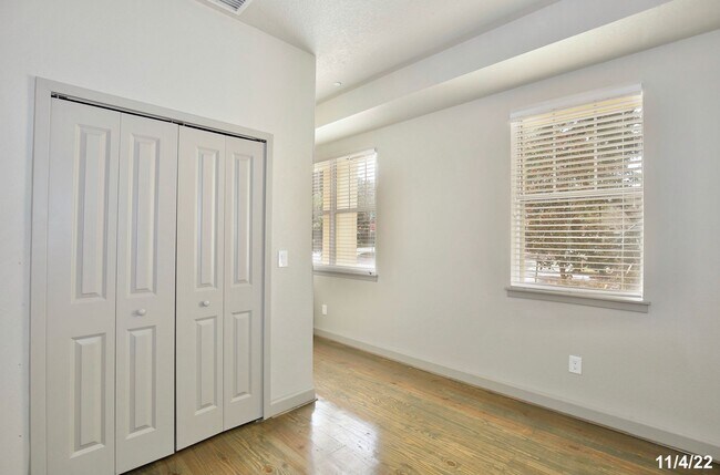 Photo - Beautiful 4/4.5 Home with 2 Car Garage in the Heart of Mills-Orlando!