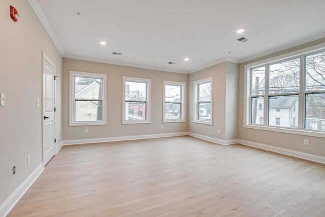 Photo - 158 Durham Ave